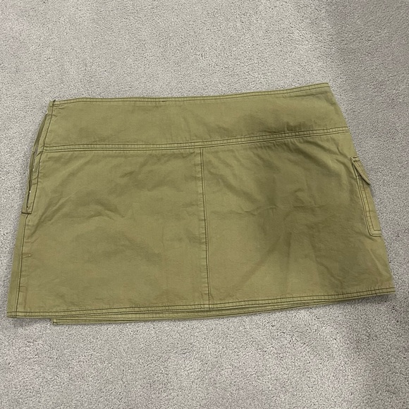 ASOS Design olive khaki wrapped mini skirt - Picture 2 of 4